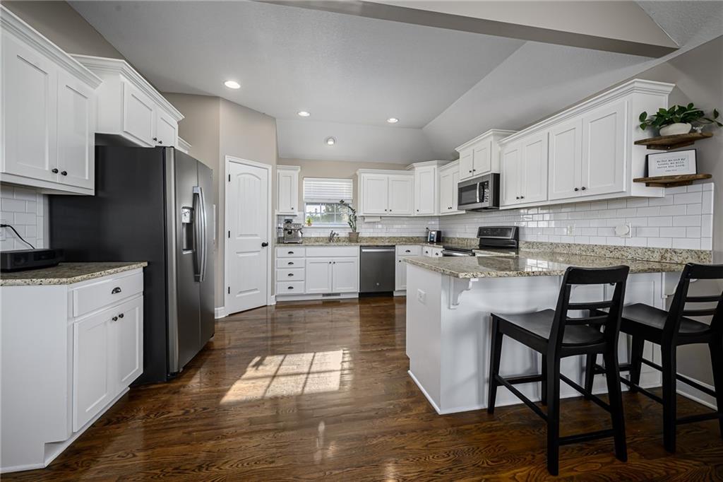 6996 141st St, Basehor, KS 66007