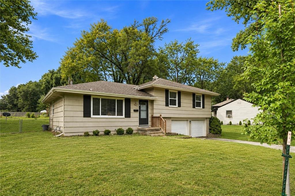 8611 E 85th St, Raytown, MO 64138