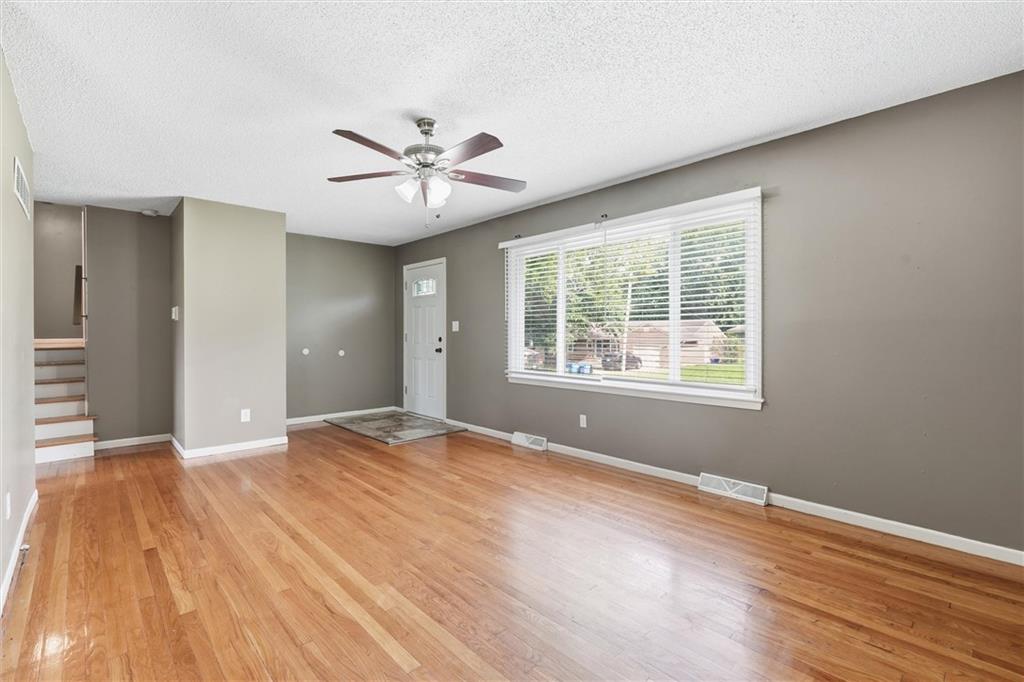 8611 E 85th St, Raytown, MO 64138