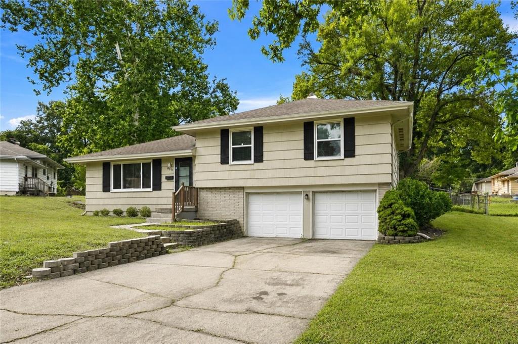 8611 E 85th St, Raytown, MO 64138