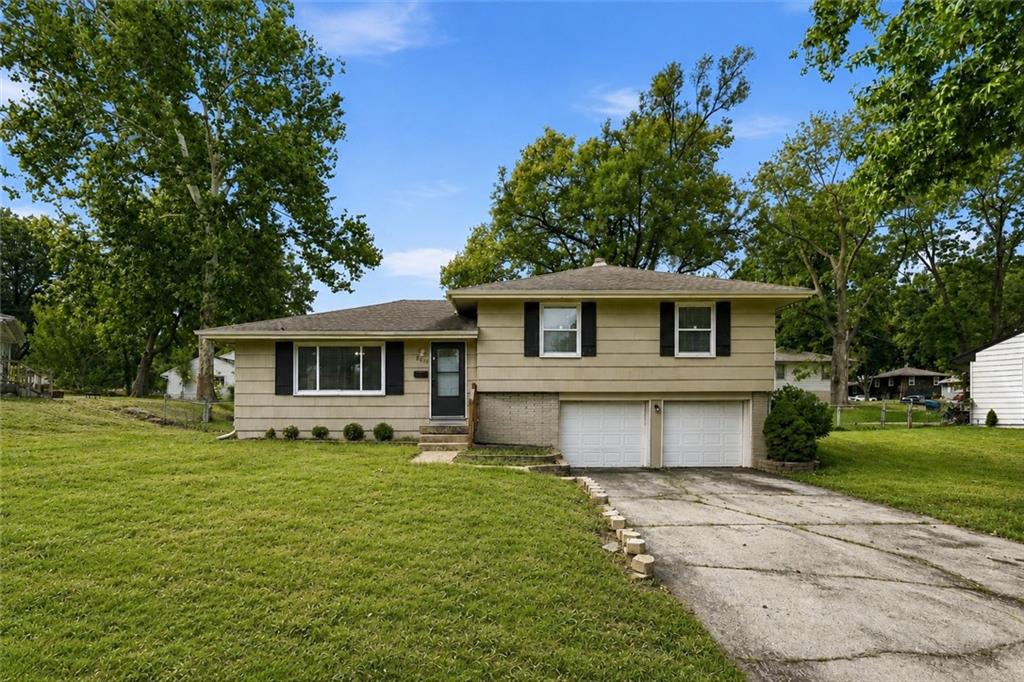 8611 E 85th St, Raytown, MO 64138