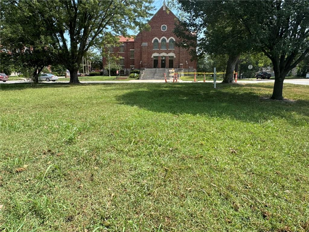 210 S Silver St, Paola, KS 66071