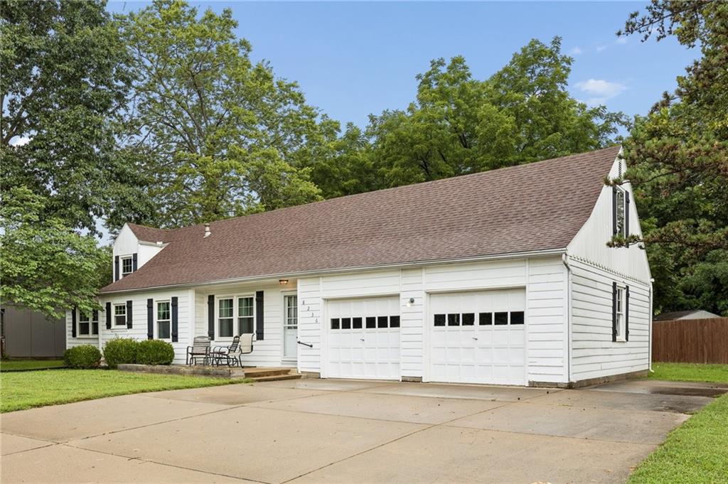 8236 Santa Fe Dr, Overland Park, KS 66204