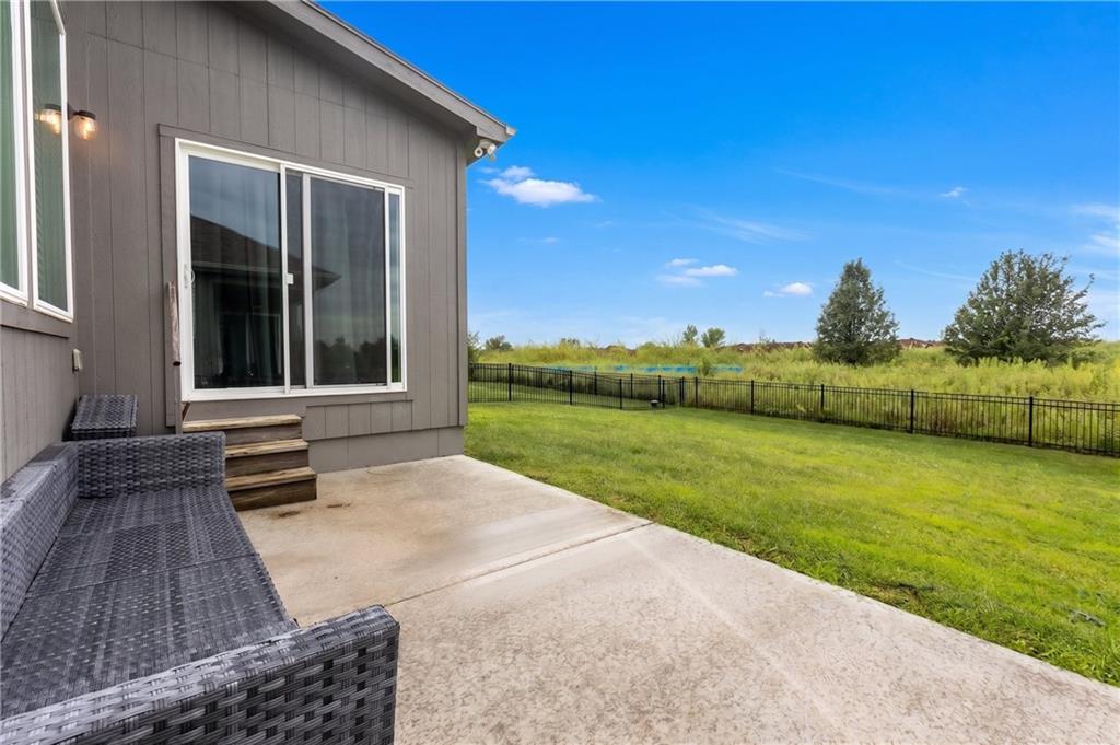4808 SW Beckham Rd, Lee's Summit, MO 64083