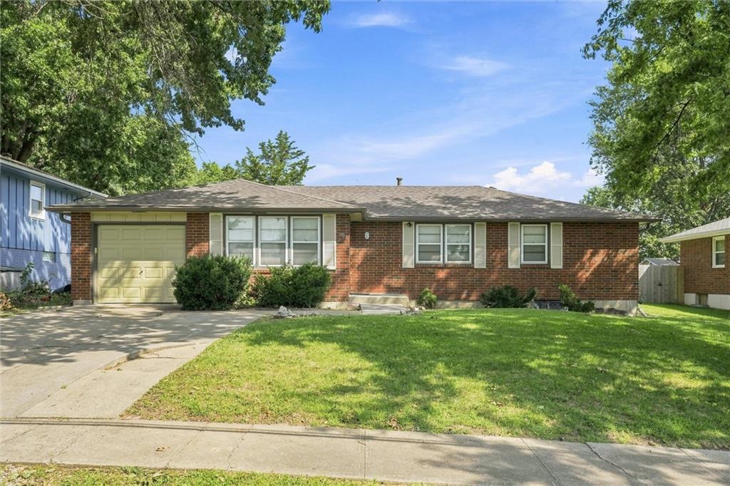 304 NE 88th St, Kansas City, MO 64155