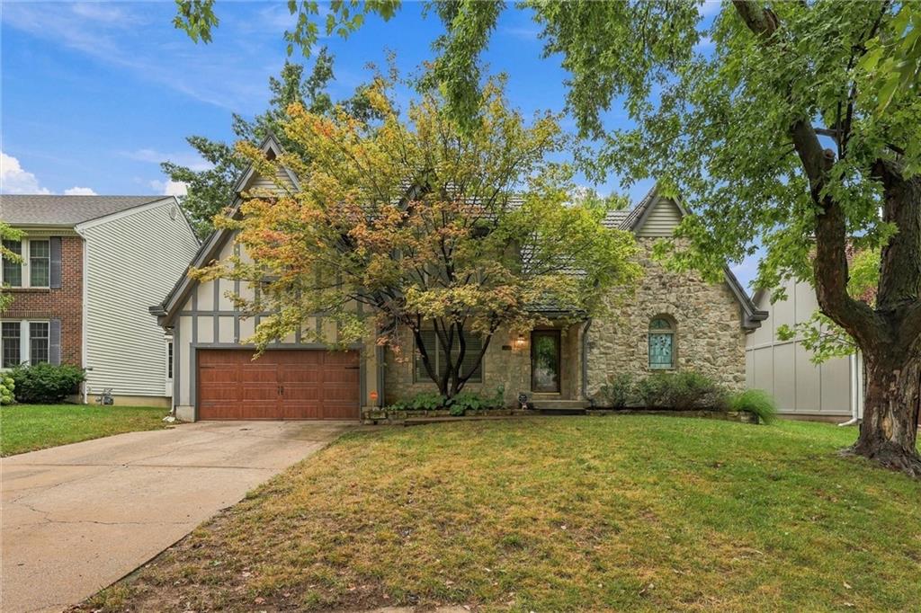 7716 Acuff Ln, Lenexa, KS 66216