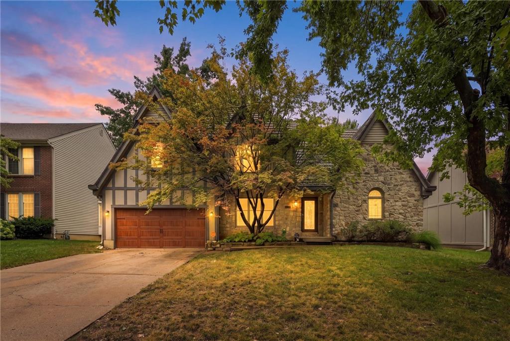 7716 Acuff Ln, Lenexa, KS 66216