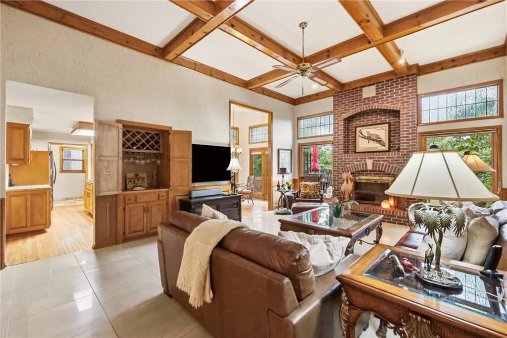 7716 Acuff Ln, Lenexa, KS 66216
