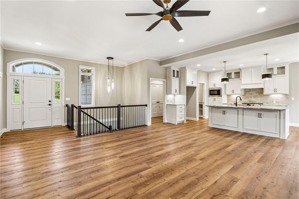 12215 S Eagle Crest Dr, Lee's Summit, MO 64086