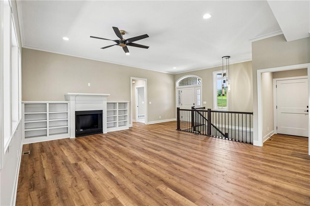 12215 S Eagle Crest Dr, Lee's Summit, MO 64086