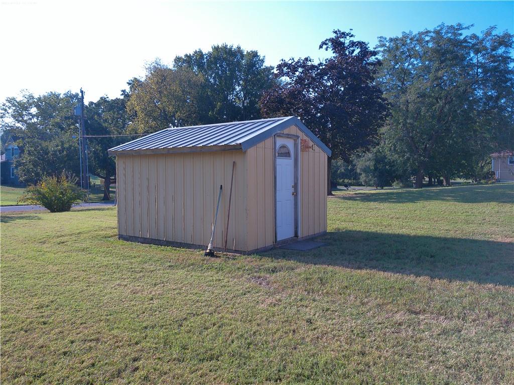 3 East Ter, Paola, KS 66071