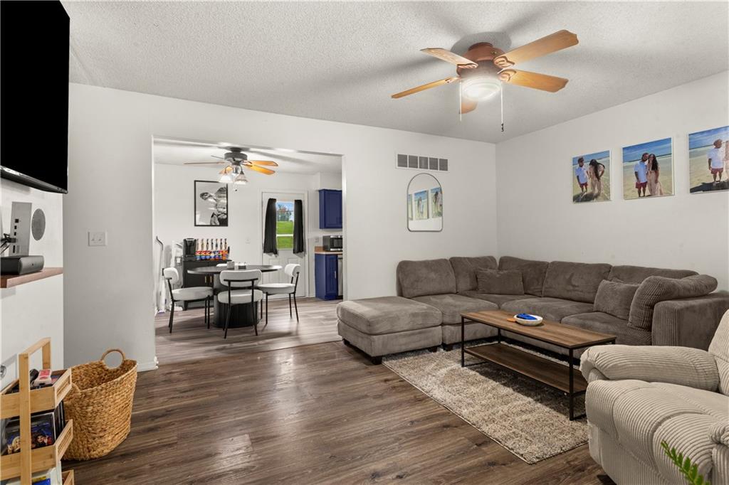 808 SE 19th St, Oak Grove, MO 64075