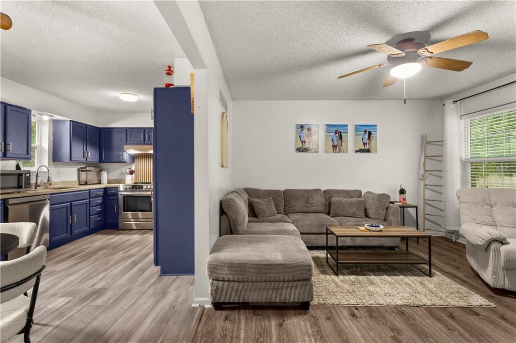 808 SE 19th St, Oak Grove, MO 64075