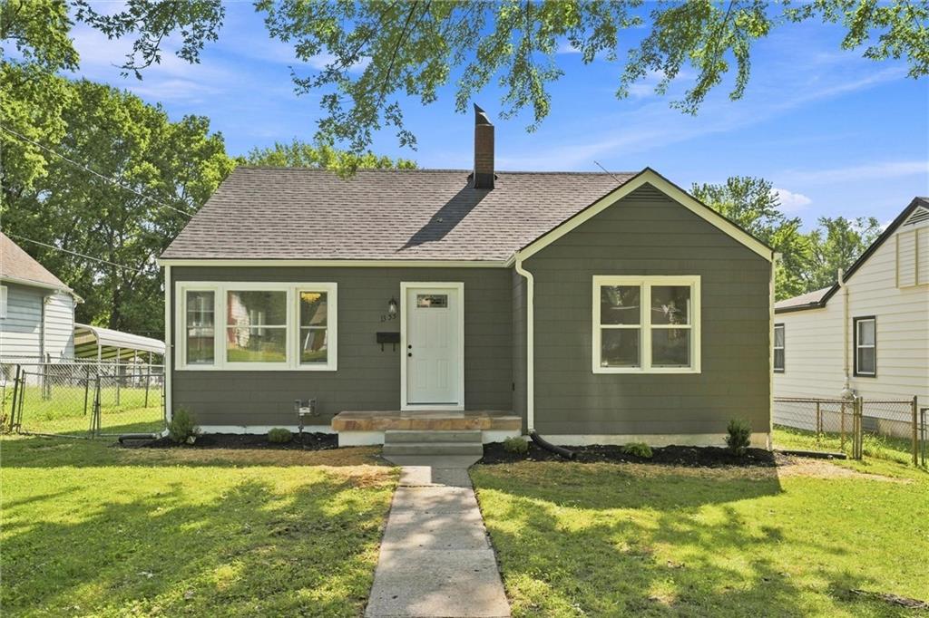 1355 S Pearl St, Independence, MO 64055