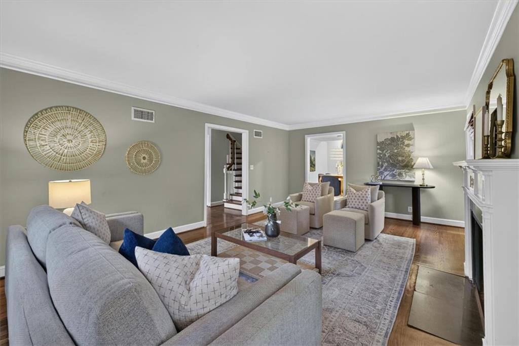 5315 Mission Woods Ter, Mission Woods, KS 66205