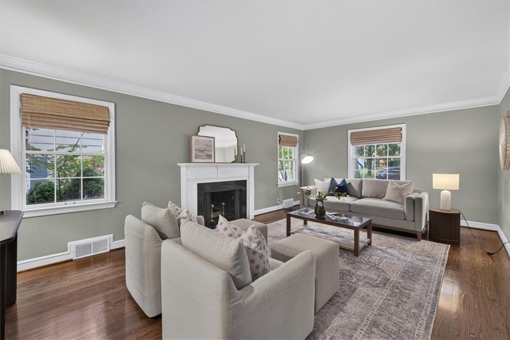 5315 Mission Woods Ter, Mission Woods, KS 66205