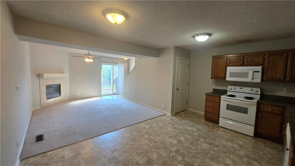 425 Hawthorne Blvd #4, Warrensburg, MO 64093