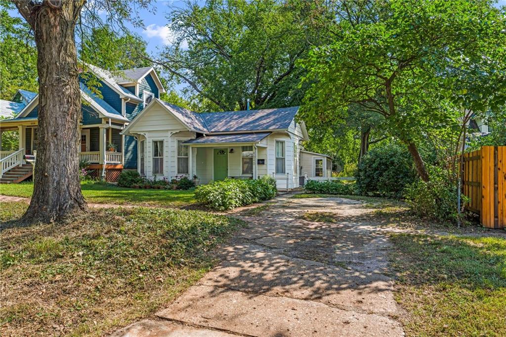 1040 Pennsylvania St, Lawrence, KS 66044