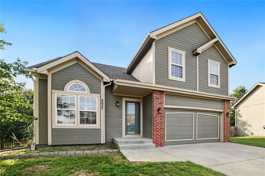 802 N Cypress Cir, Kearney, MO 64060