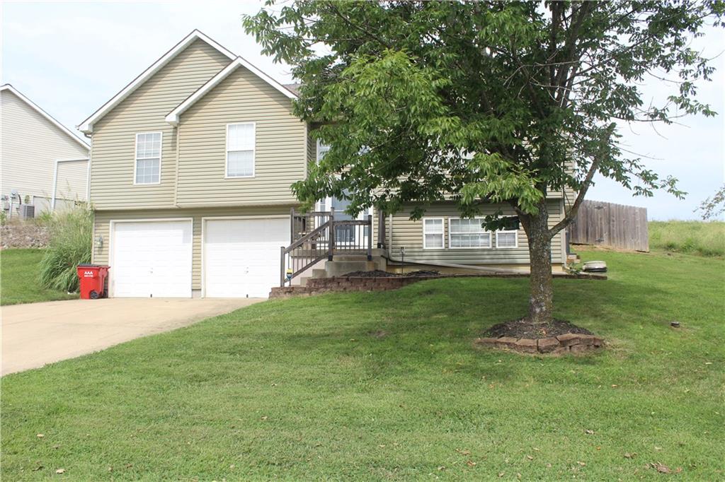212 Whispering Hills Blvd, Lone Jack, MO 64070