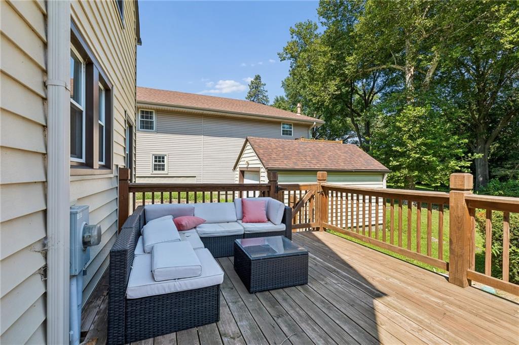 734 E Manor Rd, Independence, MO 64055