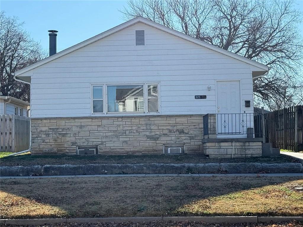 321 W 5th St, Junction City, KS 66441