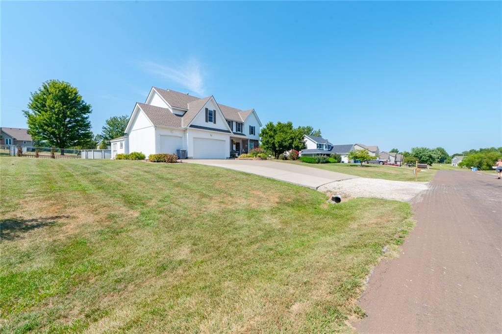17807 157th Ter, Basehor, KS 66007