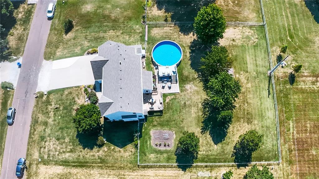 17807 157th Ter, Basehor, KS 66007