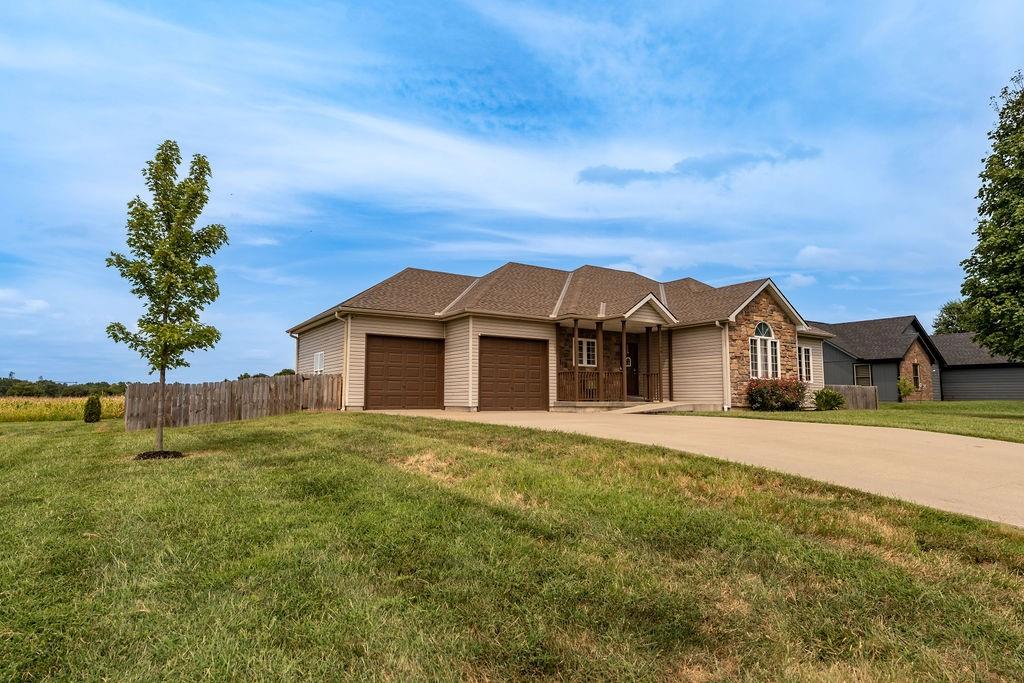 104 Harlequin Dr, Adrian, MO 64720