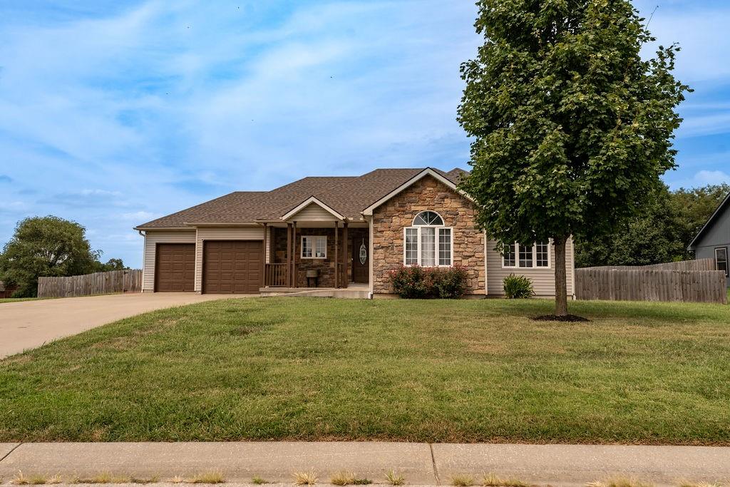 104 Harlequin Dr, Adrian, MO 64720