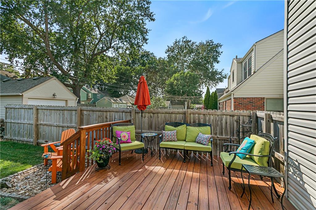 421 E 74th Ter, Kansas City, MO 64131