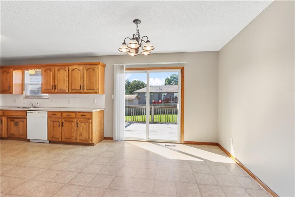 2009 Cypress Way, Pleasant Hill, MO 64080