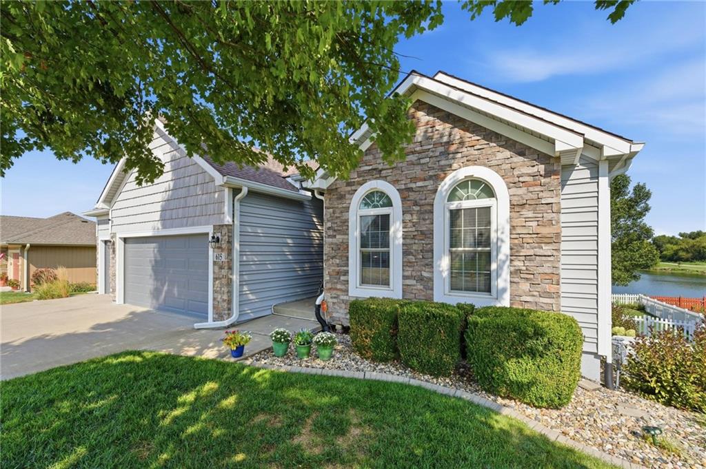 615 Johnston Pw, Raymore, MO 64083