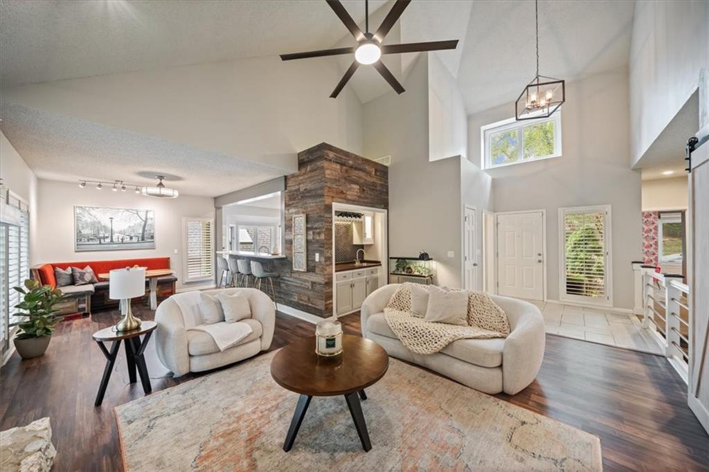 112 W 123rd Ter, Kansas City, MO 64145