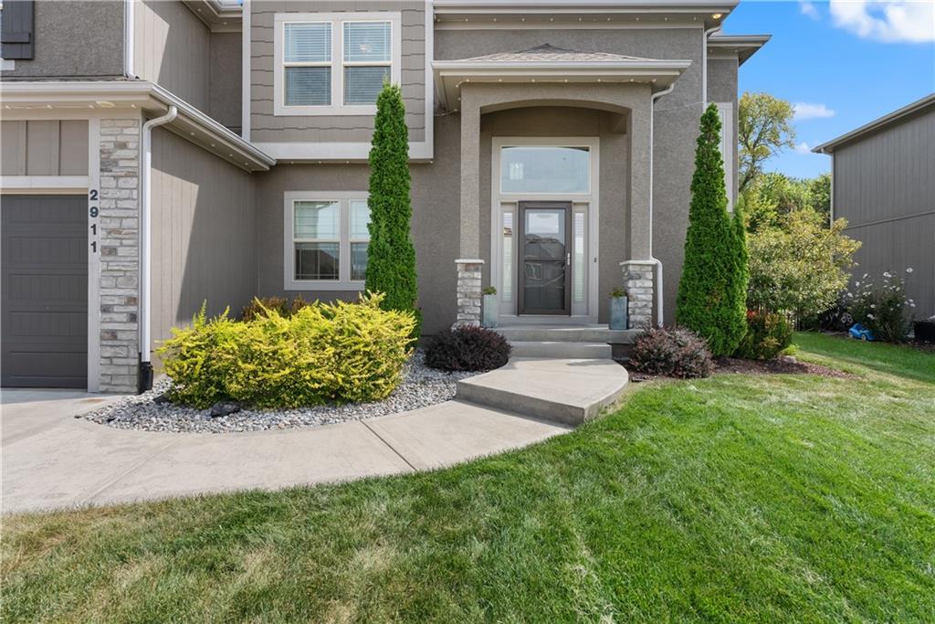 2911 SW Arthur Dr, Lee's Summit, MO 64082
