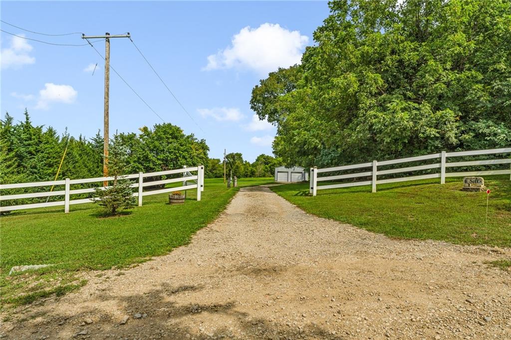 15978 S Leweling Rd, Scranton, KS 66537