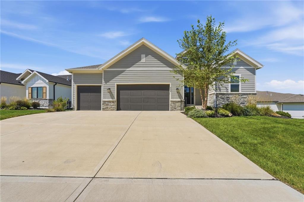 9436 Aurora St, Lenexa, KS 66220