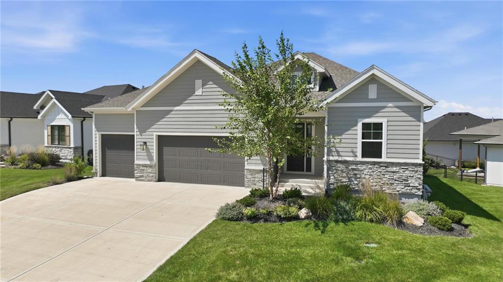 9436 Aurora St, Lenexa, KS 66220