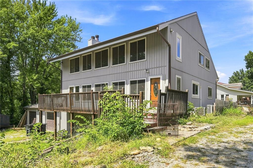 1322 S Kings Hw, Independence, MO 64055