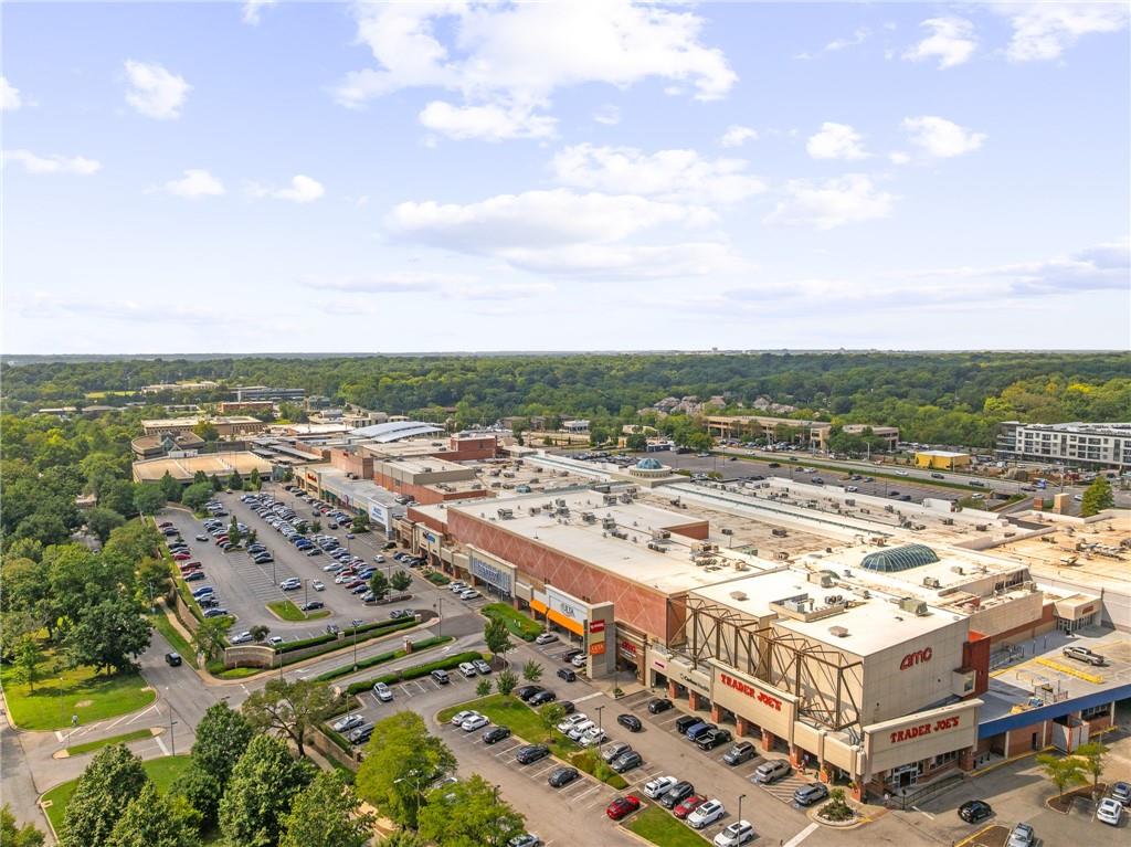 8605 Summit St, Kansas City, MO 64114