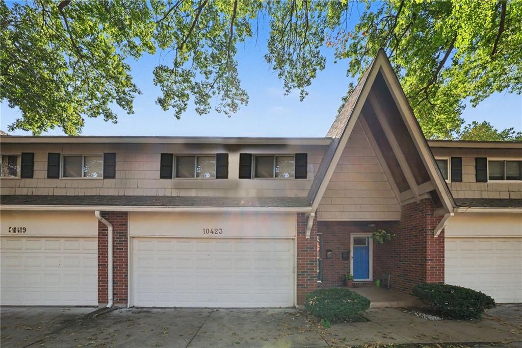 10423 Ash St, Overland Park, KS 66207