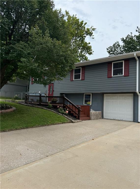 633 Valley Hill Dr, Knob Noster, MO 65336
