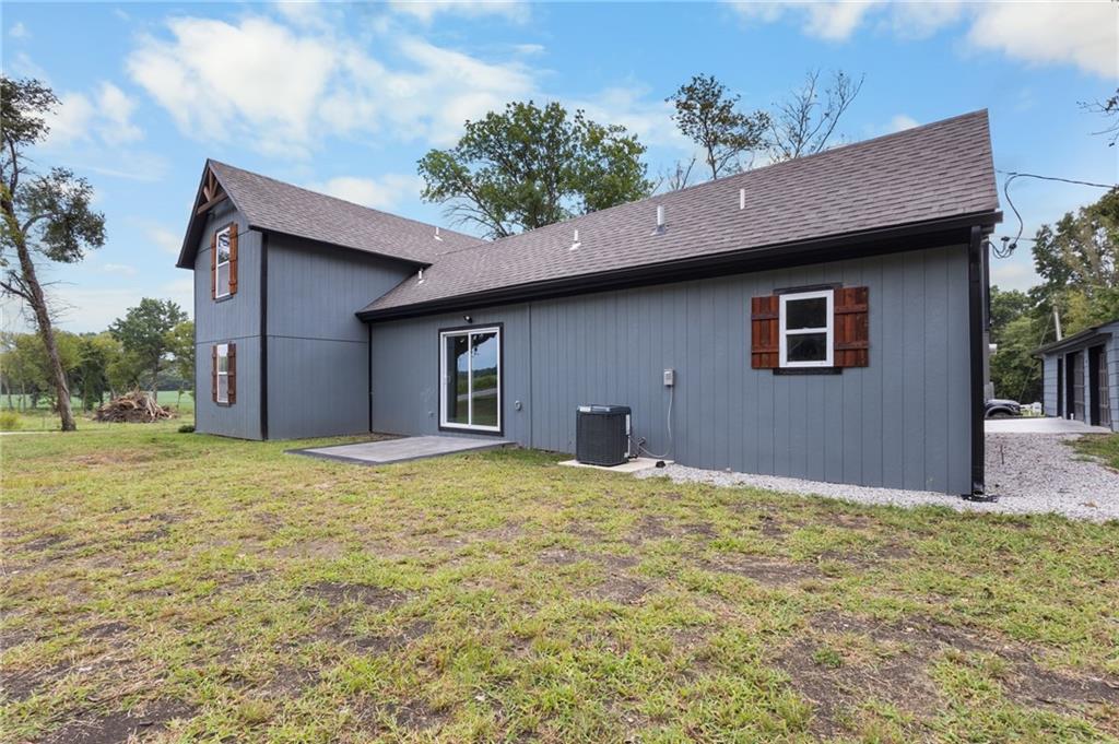 15905 W 289th St, Paola, KS 66071