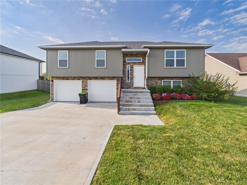 1607 W 6th Street Ter, Knob Noster, MO 65336