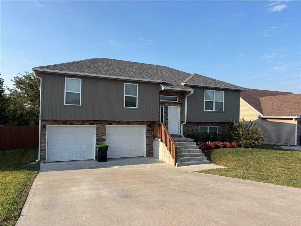 1607 W 6th Street Ter, Knob Noster, MO 65336