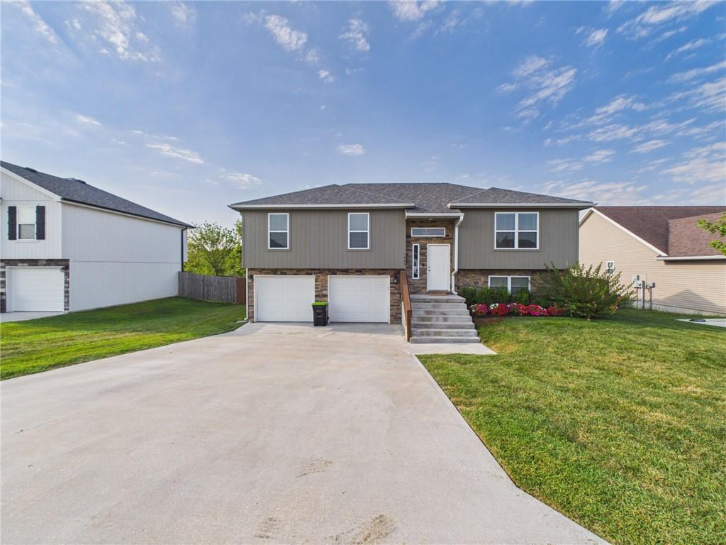 1607 W 6th Street Ter, Knob Noster, MO 65336