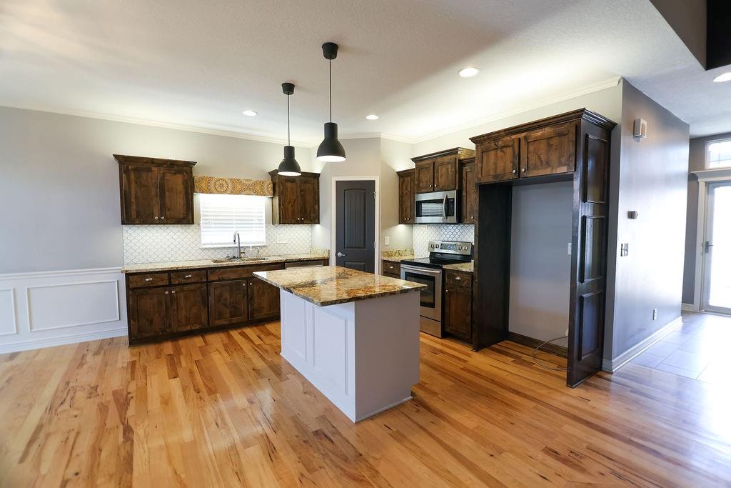 3725 N 154th St, Basehor, KS 66007