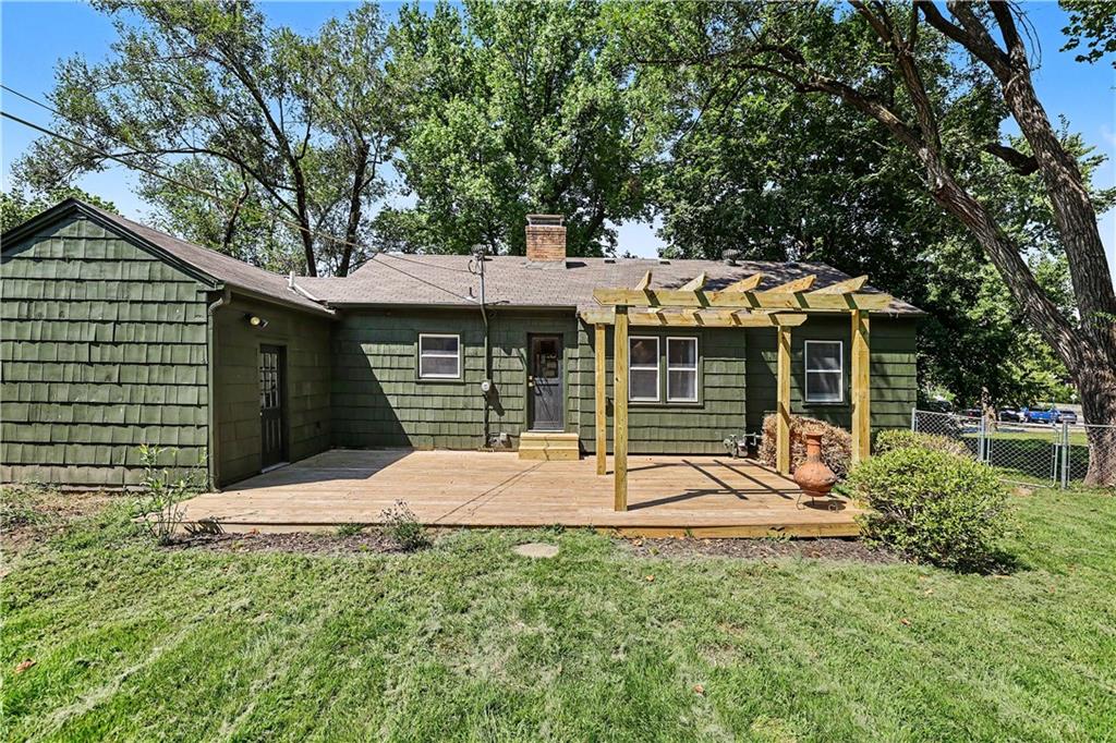6029 Woodson St, Mission, KS 66202