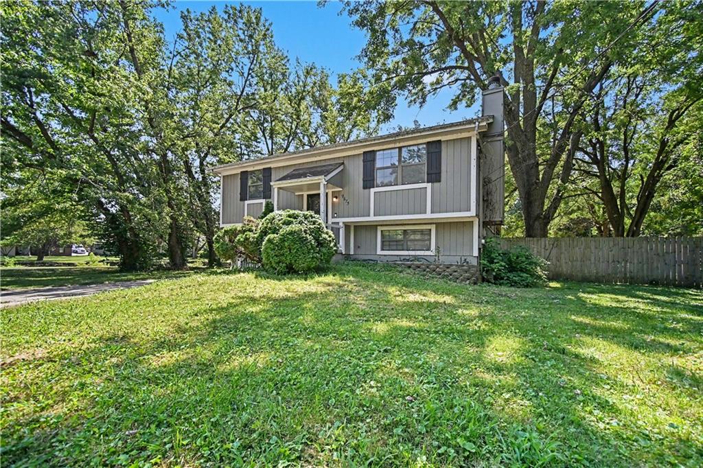 9675 W 61st St, Merriam, KS 66203