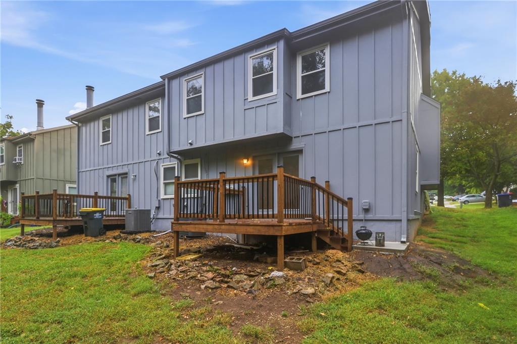 8862 Gallery St, Lenexa, KS 66215